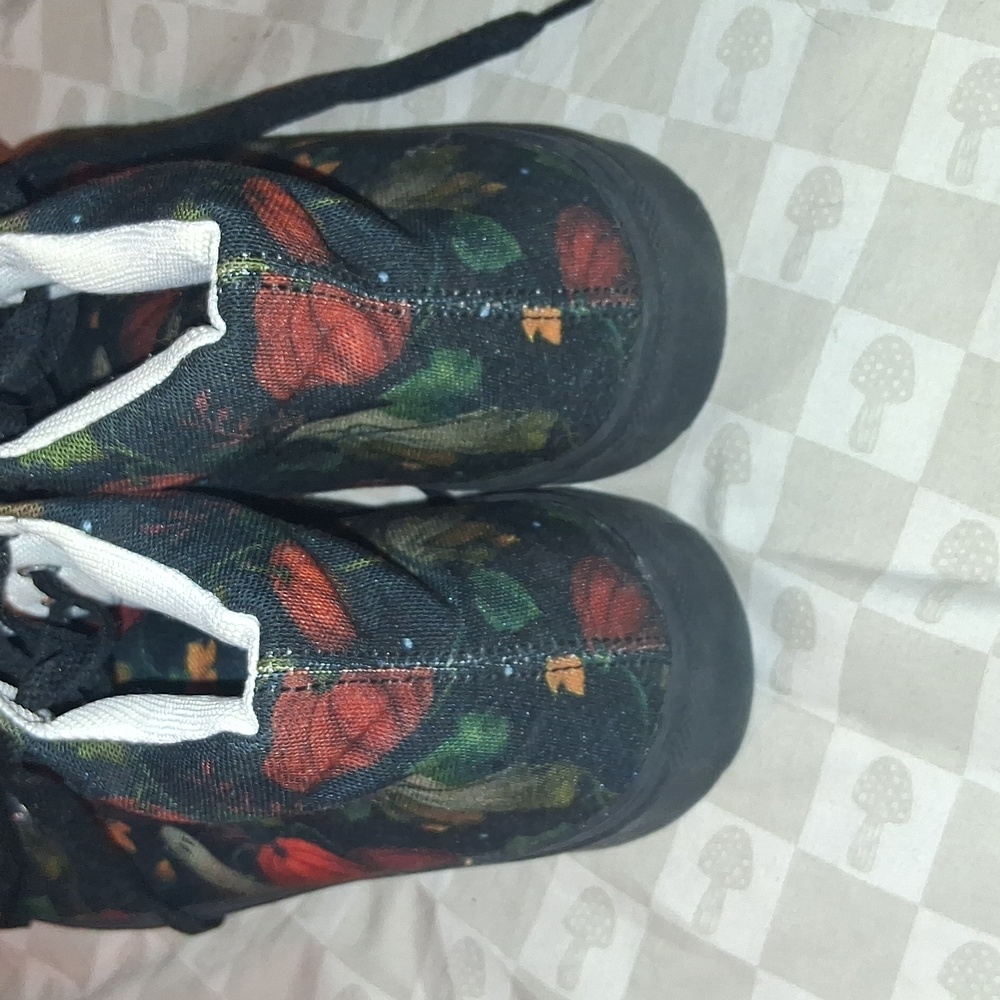 Fall High-Top Sneakers - Picture 4 of 4